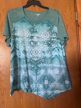 Kim Rogers Green Teal Medallion Short Sleeve Scoop Neck Top